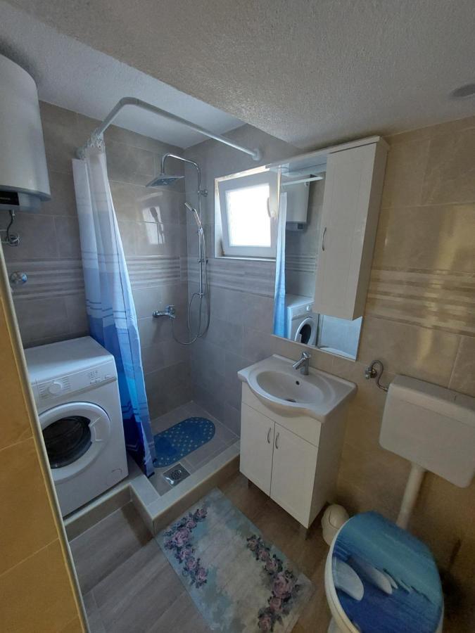 Apartmani Piskoric Vir Exterior photo